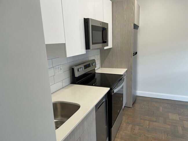 Building Photo - 20 Queensberry St
