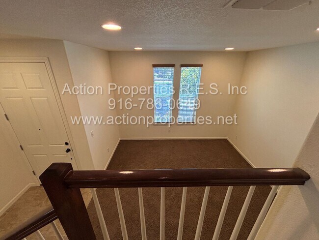 Building Photo - West Roseville Solar! 3 Bedroom, Plus den/...