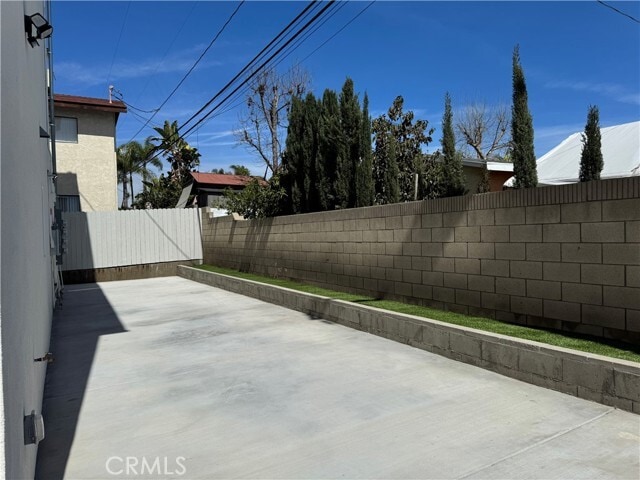 Building Photo - 11602 Valley View Ave
