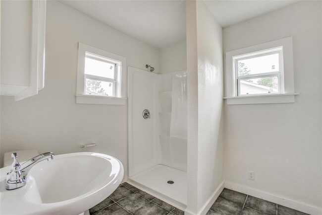 Building Photo - 7119 Farnsworth St
