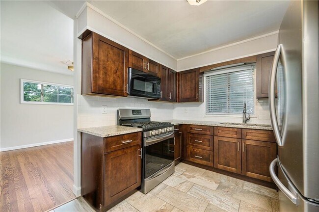 Building Photo - 4293 Rickenbacker Way NE