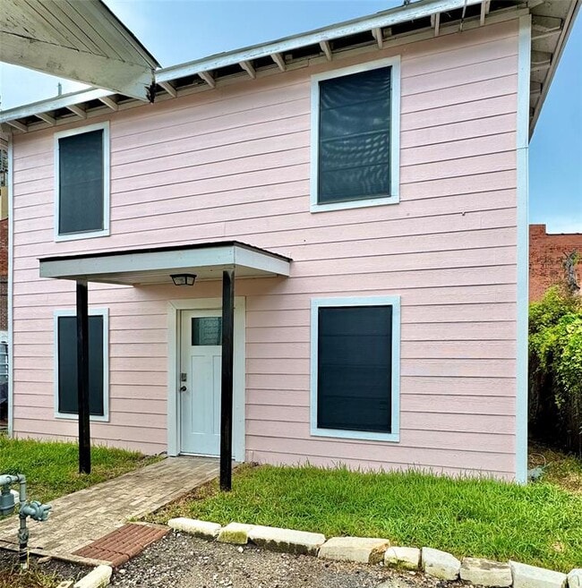 Primary Photo - 4003 Rusk St
