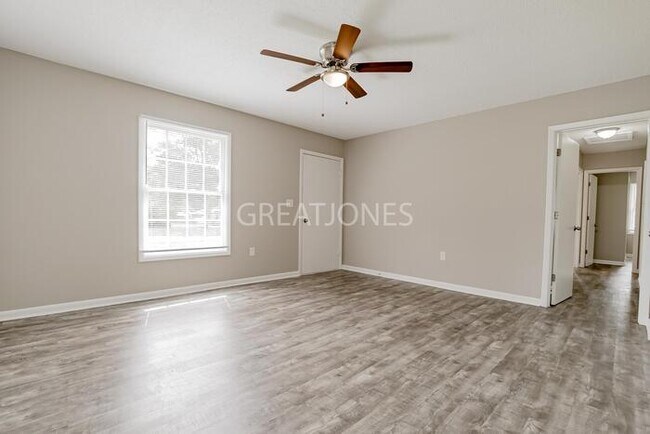 Building Photo - 968 Crestline Dr