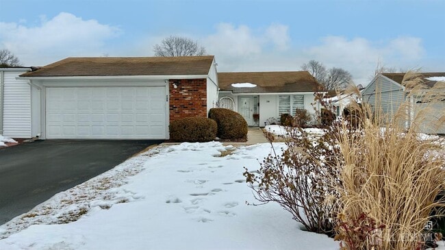 Building Photo - 28 Larch Plaza