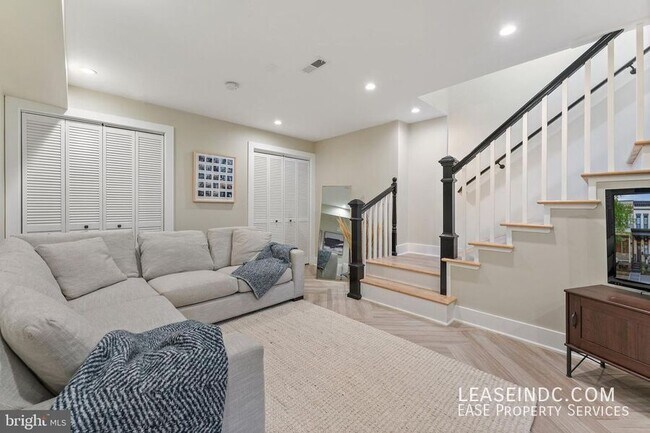 Building Photo - 121 15th St SE