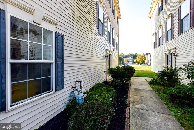 Building Photo - 1551 Falling Brook Ct
