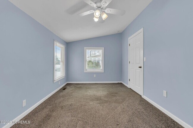 Building Photo - 1208 Pine Tree Way