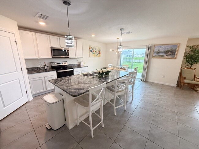 Building Photo - Spacious 4-Bedroom Home with Granite Count...