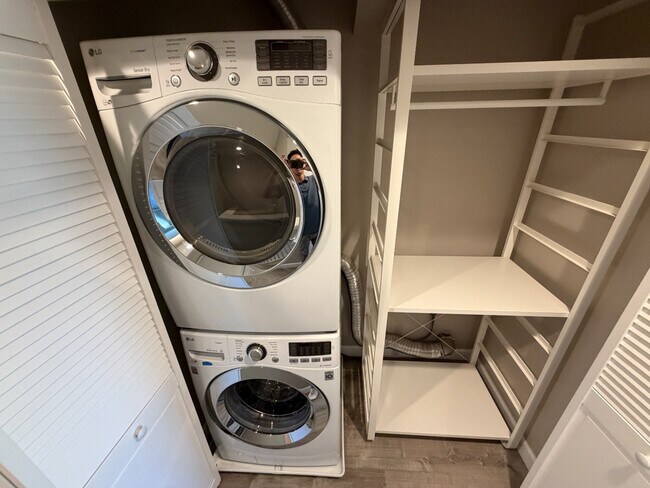 Building Photo - Spacious 2-Bedroom Townhouse with Private Patio