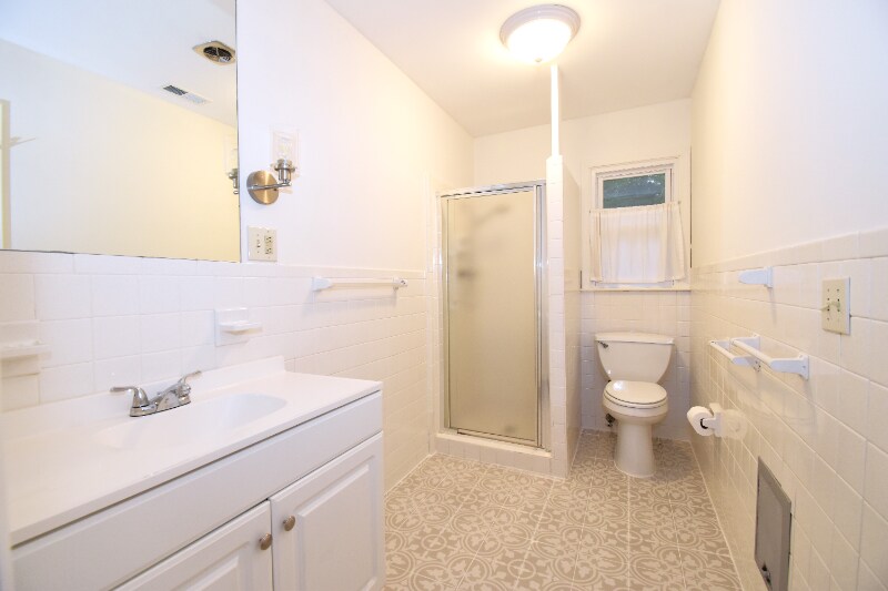 Building Photo - 433 Princess Ann Dr