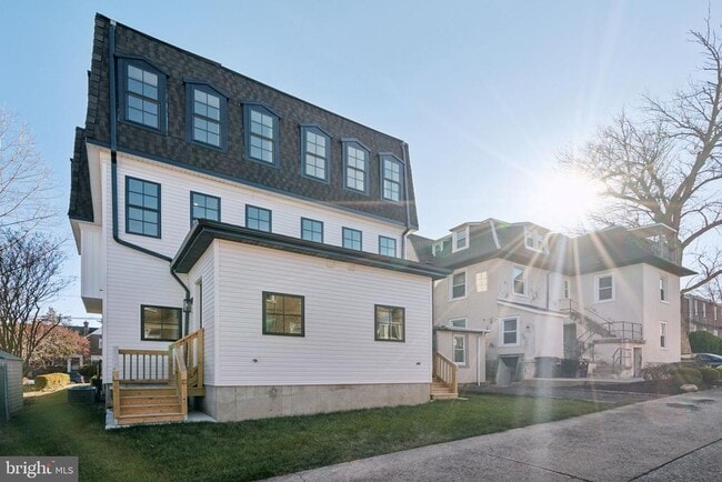 Building Photo - 347 E Gorgas Ln
