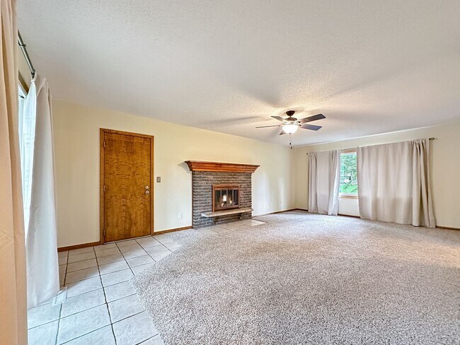 Building Photo - 3830 Union Terrace Ln N