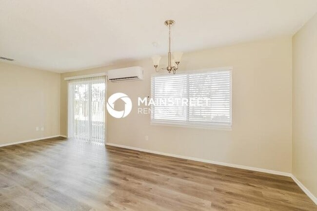 Building Photo - 3 Bedroom Pet-Friendly Home in Apopka, FL with Main Street Renewal