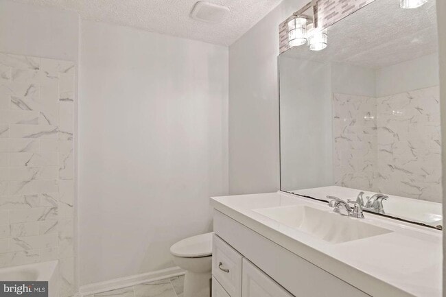 Building Photo - 302 Ridgecrest Ct