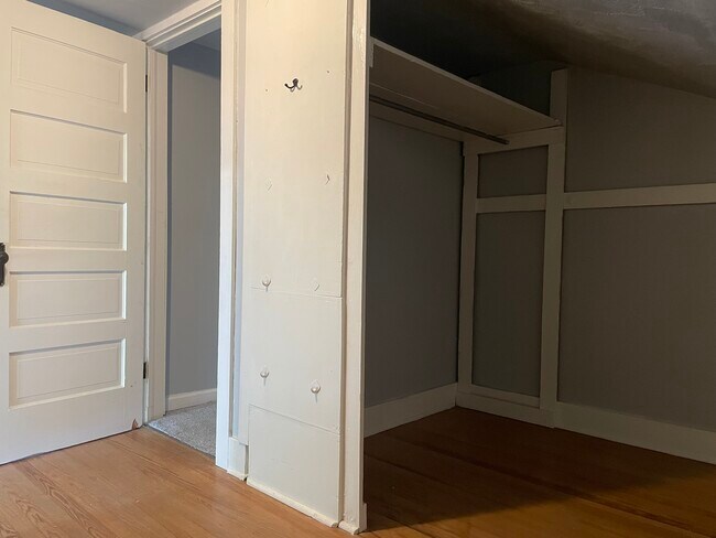 Building Photo - 410 N Clifton Ave