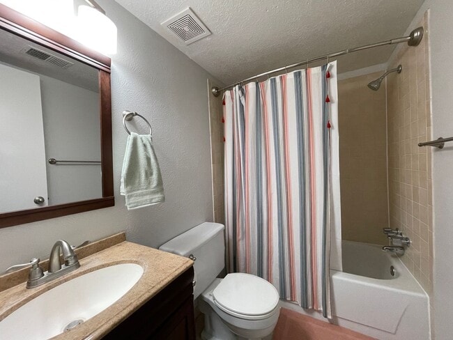 Building Photo - Furnished Oppenheimer Condo; Shorter Lease Options; Unit 212