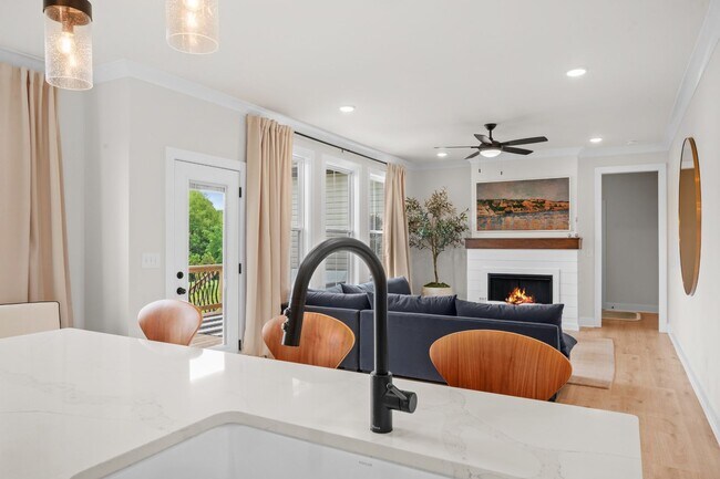 Building Photo - Modern 3 Bed on Nearly an Acre