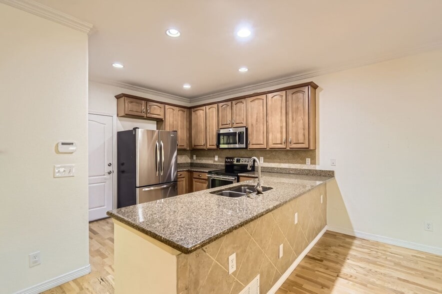 Building Photo - 11883 E Fair Ave