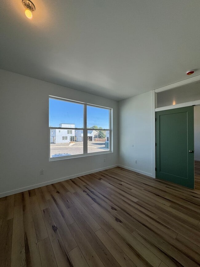 Building Photo - 1BR, 1BA with Huge Garage