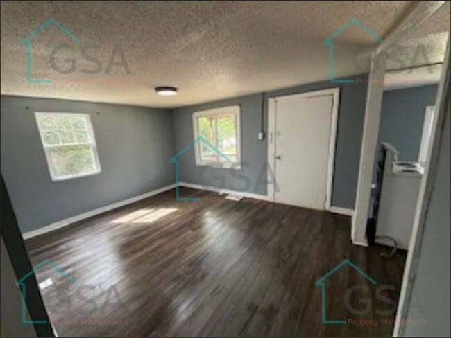 Building Photo - 2 Bedroom 1 Bath MOVE IN SPECIAL 1/2 FIRST MONTHS RENT