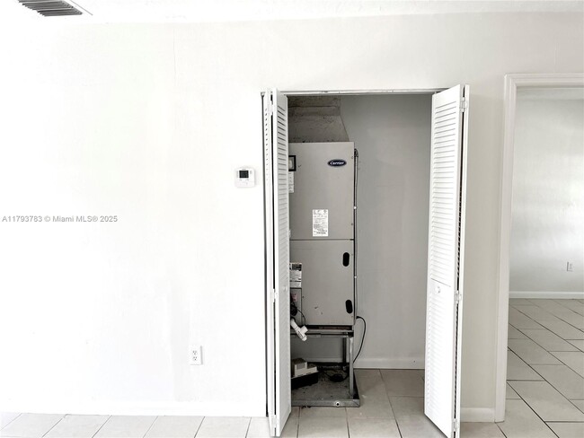 Building Photo - 4308 SW 130th Ct