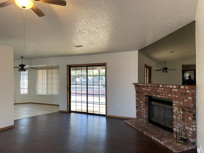 Building Photo - 14625 Live Oak St