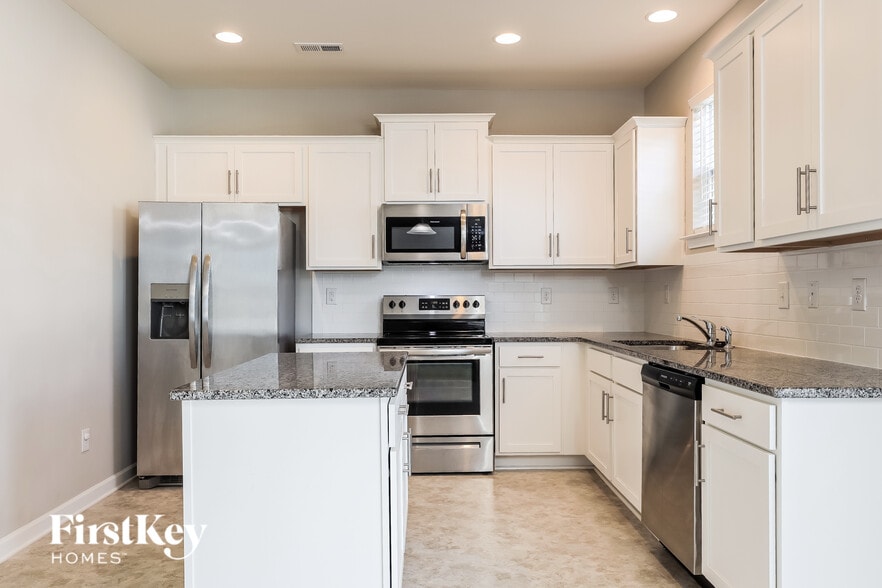 Building Photo - 109 Longleaf Dr