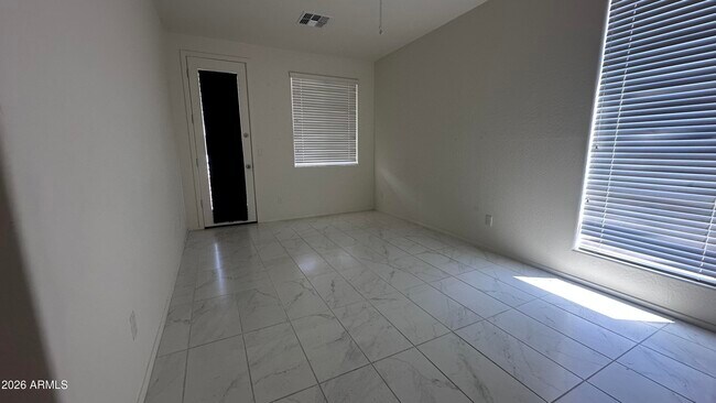 Building Photo - 1250 Abbey Ln