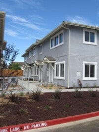 Building Photo - 575 E Newlove Dr