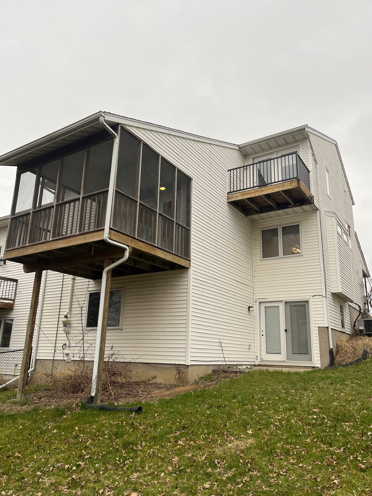 Back Yard-Screened Porch, Balcony - 984 22nd Ave