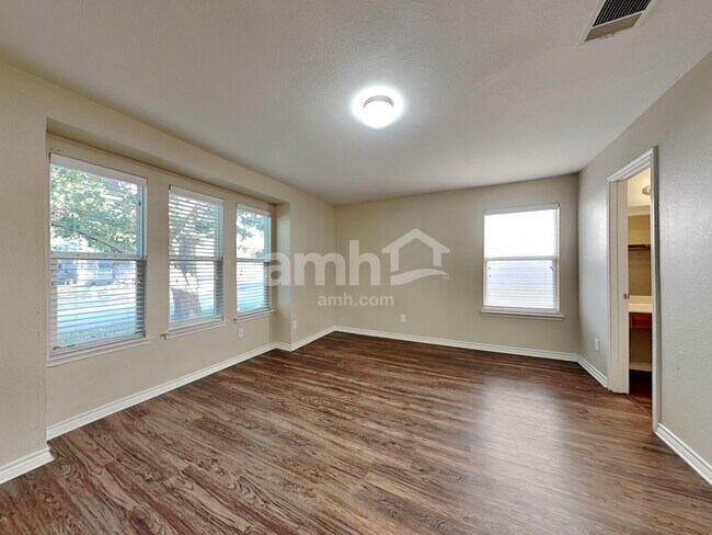 Building Photo - 6905 Planters Row Dr