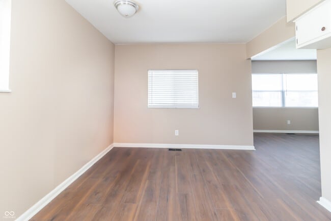 Building Photo - 1701 Nelson Ave