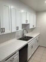 Kitchen - Fox Hills Apartments