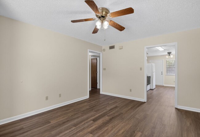Building Photo - 207 Turner Ave