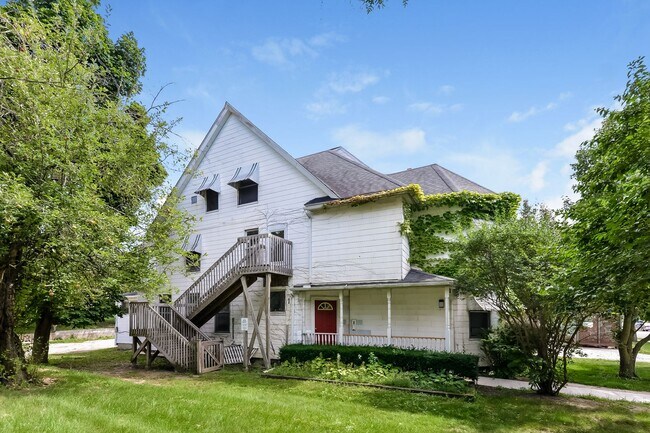 Building Photo - Orchard House