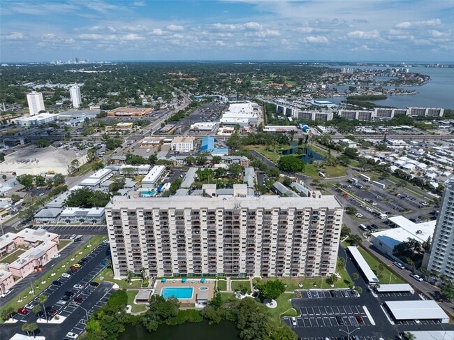 Building Photo - 7050 Sunset Dr S