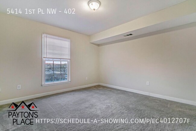 Building Photo - Spacious Condo with Parking