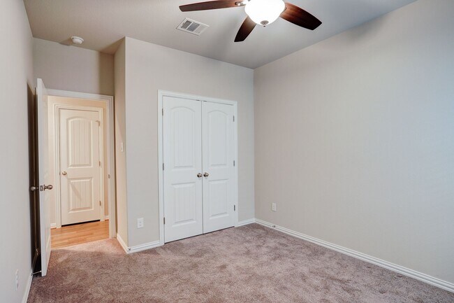 Building Photo - Warm & Inviting 4 Bedroom, 2 Bath House for Rent