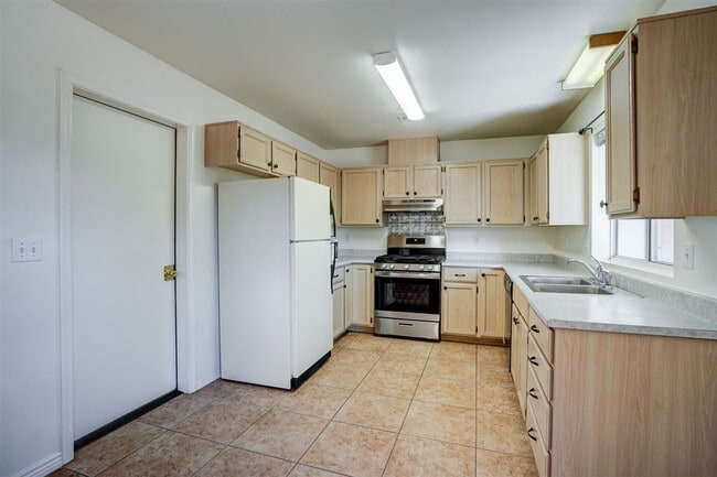 Building Photo - 3150 N Greg Dr