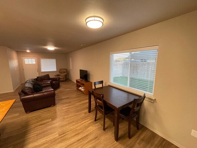 Building Photo - 601 S Kent St