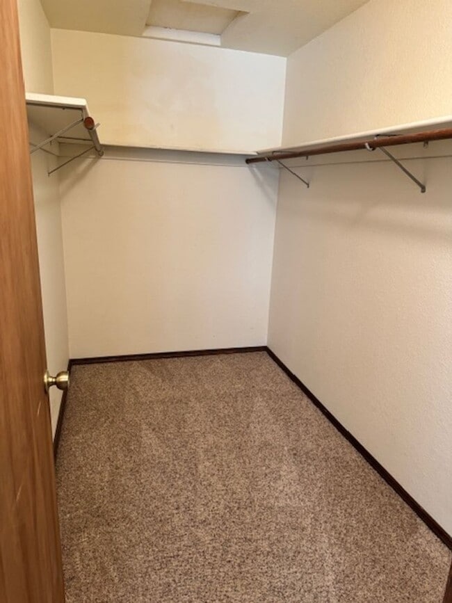 Building Photo - Home with bonus room and 2 car garage