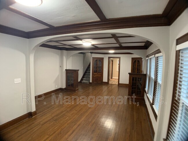 Building Photo - 1150 Central Ave W