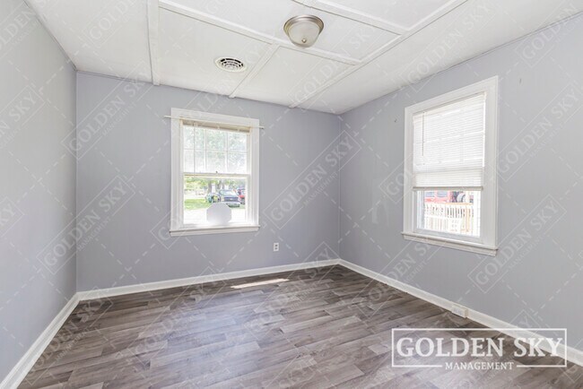 Building Photo - 3120 S Monroe St
