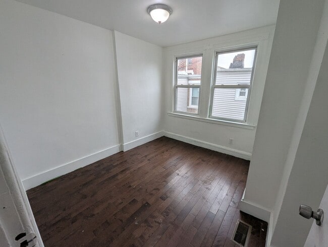 Building Photo - 254 N 19th St