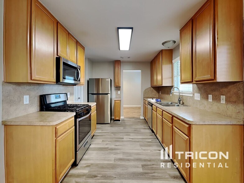 Building Photo - 1910 Flycaster Dr