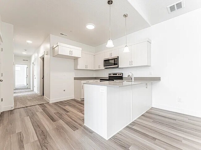 Building Photo - 13714 S Hanley Ln