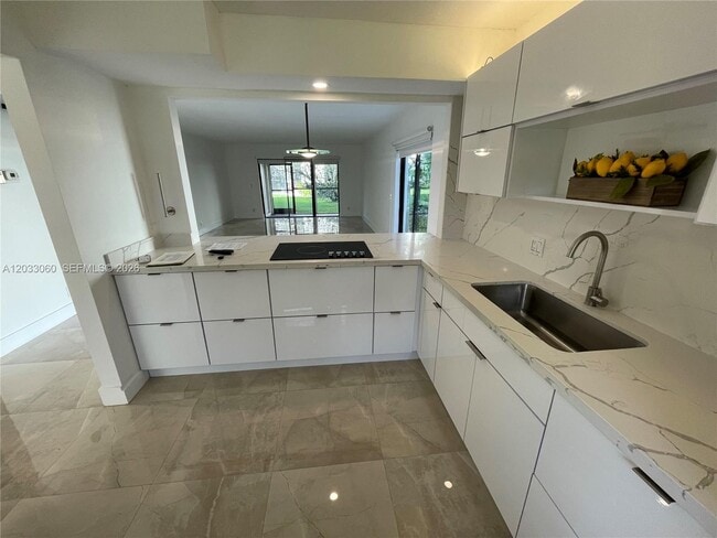 Building Photo - 409 Lakeview Dr