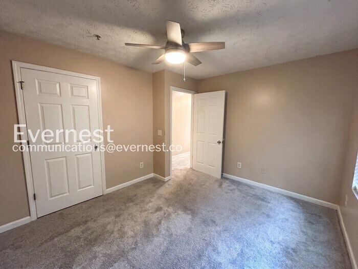 Building Photo - 7101 Fairington Ridge Cir