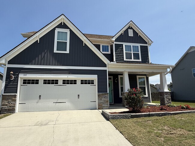 Primary Photo - 100 Hampton Dr