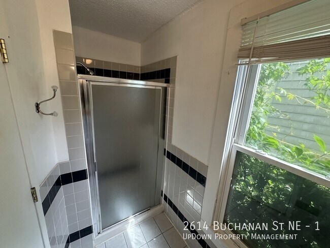 Building Photo - 2614 Buchanan St NE